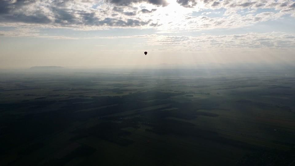 Une envolée en montgolfière au lever du soleil... un moment magique!