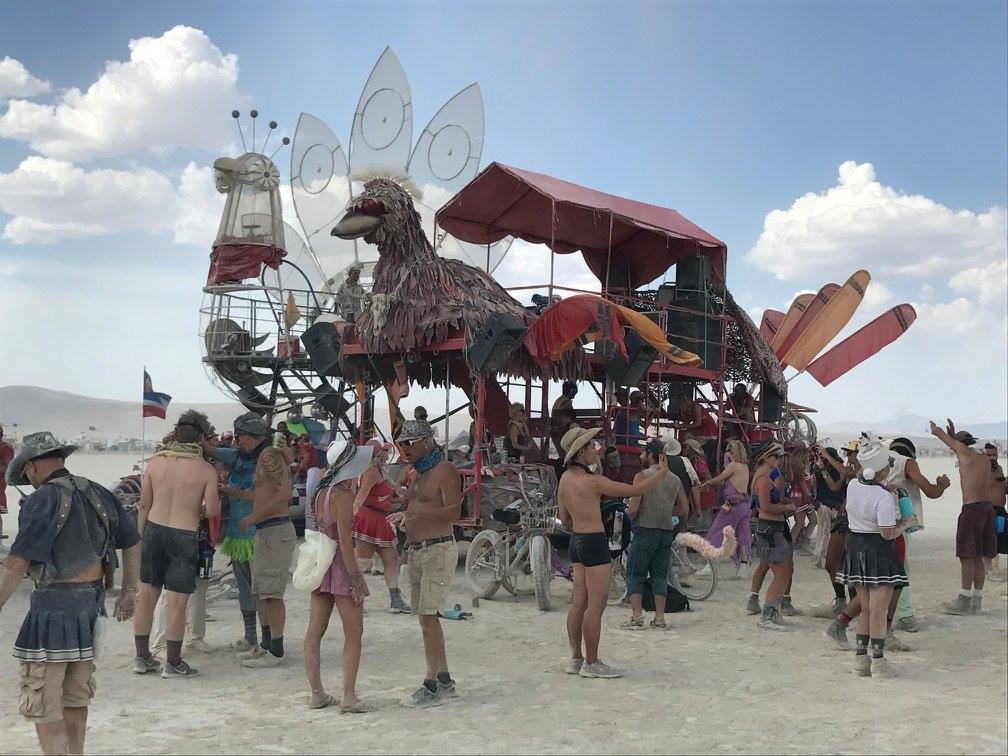 Art cars sur la playa de Burning Man