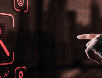 : Main pointant vers des graphiques d'analyse de données holographiques en rouge, représentant l'audit et le suivi stratégique IA